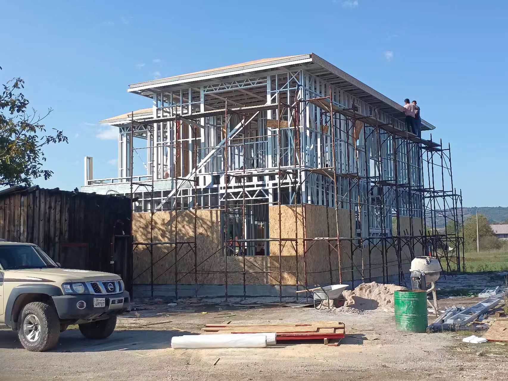 正在搭建的輕鋼別墅